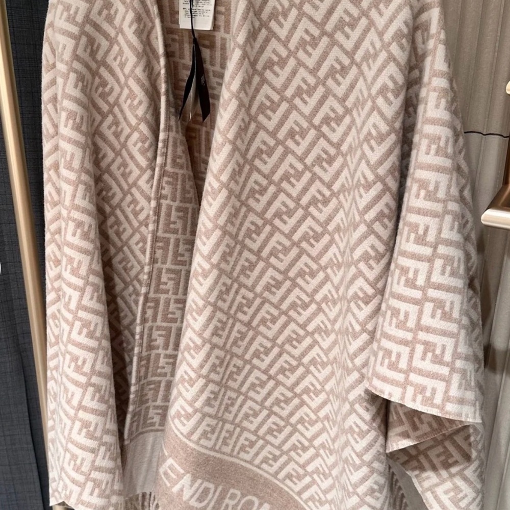 Fendi Poncho Beige wool and cashmere poncho